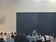家长跪成一排被学生踩踏 涉事中学凌晨致歉